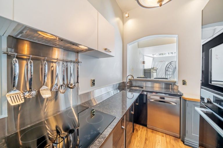 Photo of property in 24 Hobson Street, Thorndon, Wellington, 6011