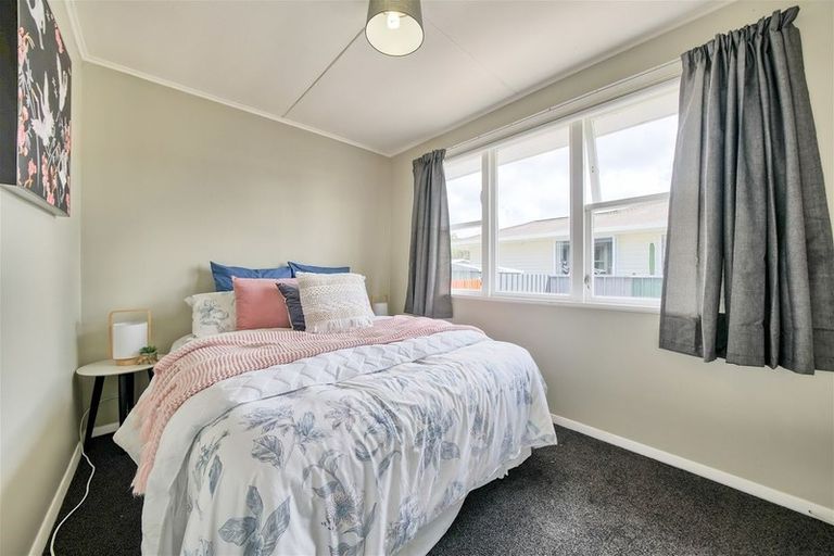 Photo of property in 1/18 Benge Crescent, Clouston Park, Upper Hutt, 5018
