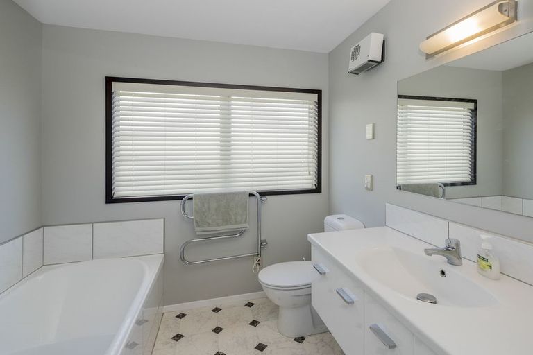 Photo of property in 48 Kotare Street, Waikanae, 5036