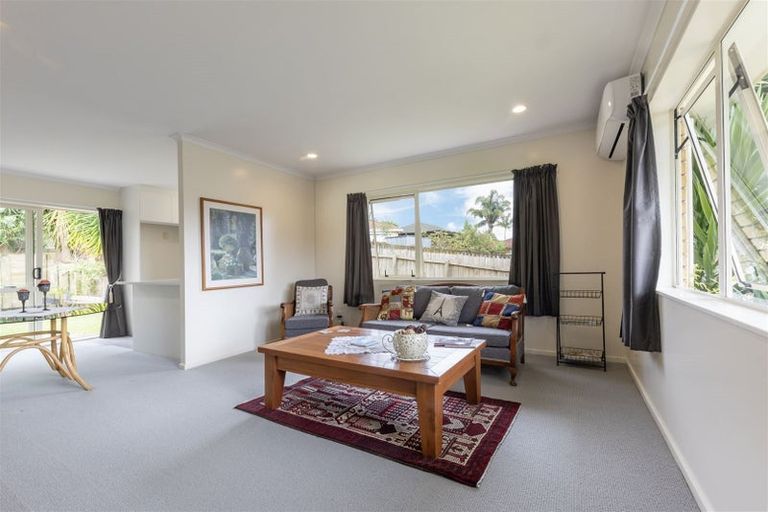 Photo of property in 49 Castlefinn Drive, Weymouth, Auckland, 2103