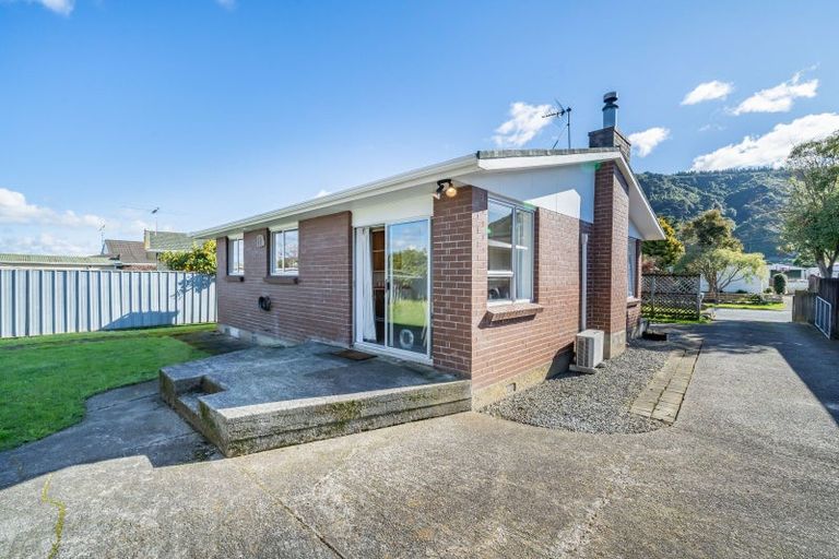 Photo of property in 75 Pasadena Crescent, Totara Park, Upper Hutt, 5018