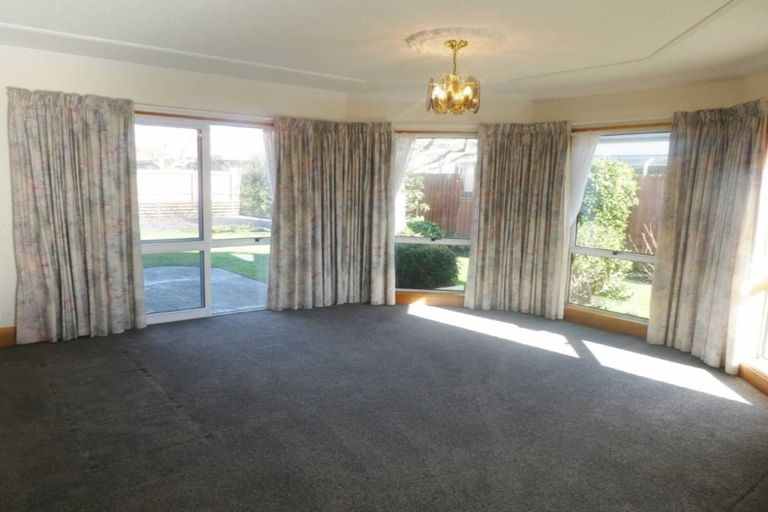 Photo of property in 7 Broadfell Avenue, Avonhead, Christchurch, 8042