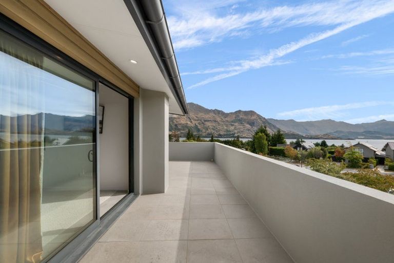 Photo of property in 8b Minaret Ridge, Wanaka, 9305