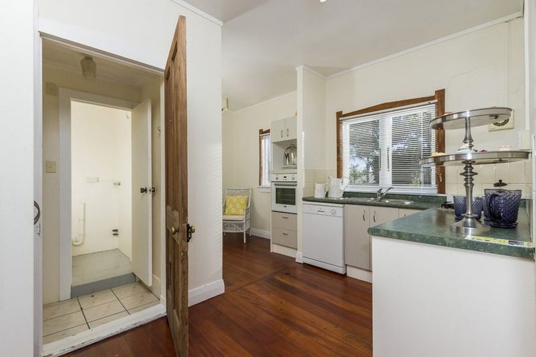 Photo of property in 147 Vauxhall Road, Narrow Neck, Auckland, 0624