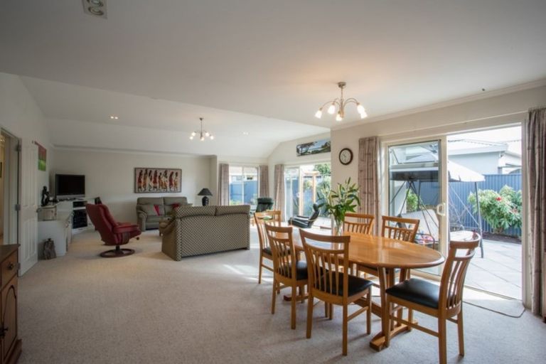 Photo of property in 12 Calder Place, Winton, 9720