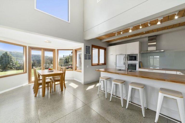 Photo of property in 3 Kilkelly Close, Tawa, Wellington, 5028