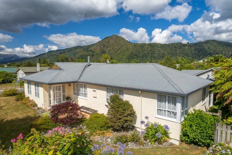 Photo of property in 2 Milton Street, Murchison, 7007