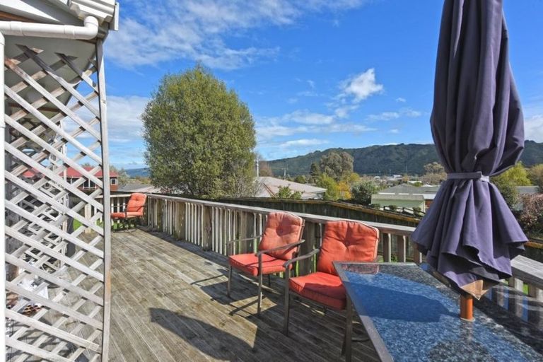 Photo of property in 64 Moeraki Road, Maoribank, Upper Hutt, 5018