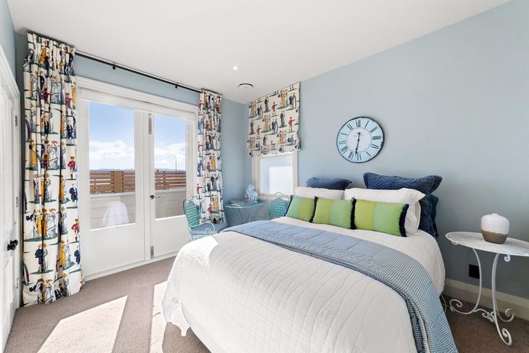 Photo of property in 84 Muritai Road, Eastbourne, Lower Hutt, 5013