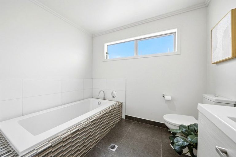 Photo of property in 19 Harakeke Road, Hobsonville, Auckland, 0616