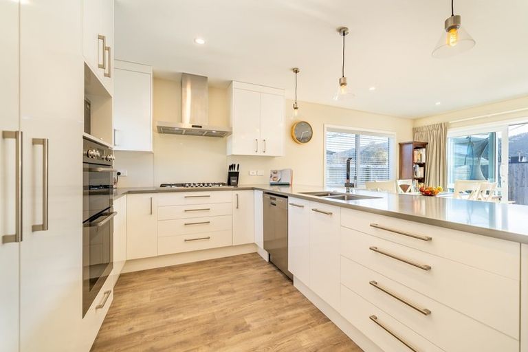 Photo of property in 6 Poulson Grove, Trentham, Upper Hutt, 5018