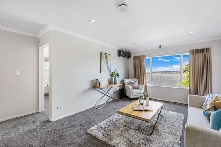 Photo of property in 8 Andy Crescent, Flat Bush, Auckland, 2016