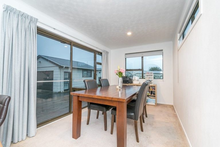 Photo of property in 110 Oakfield Crescent, Pukete, Hamilton, 3200