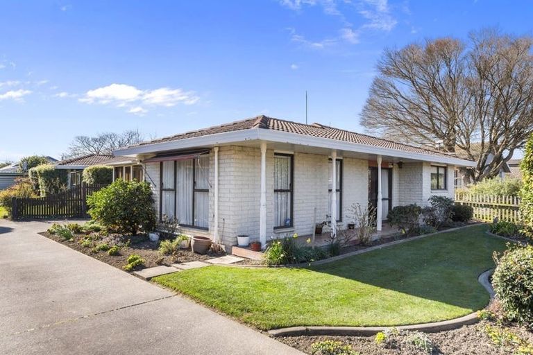 Photo of property in 1/40 Ambleside Drive, Burnside, Christchurch, 8053