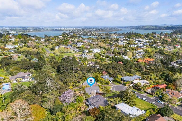 Photo of property in 32 Outlook Road, Greenhithe, Auckland, 0632