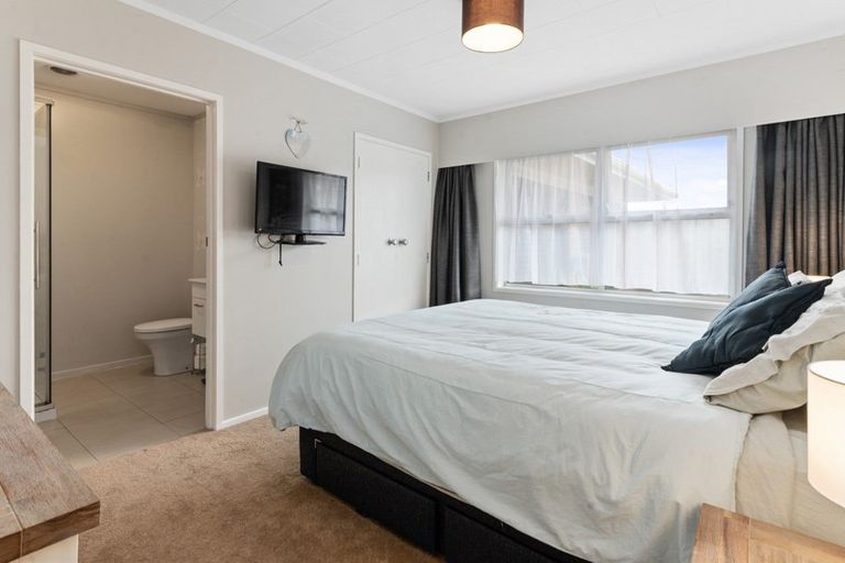 Photo of property in 3 Luxor Place, Pomare, Rotorua, 3015