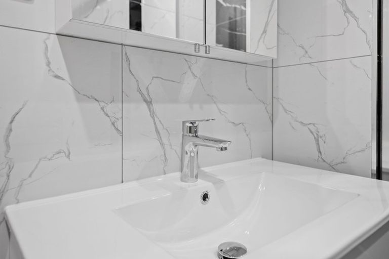 Photo of property in Alpha Apartments, 602/17 Vogel Lane, Auckland Central, Auckland, 1010