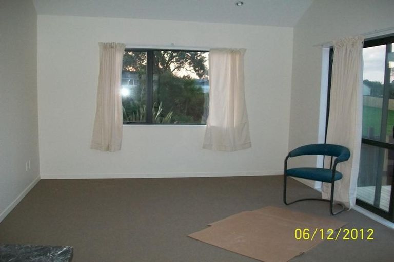Photo of property in 5 Edwin Freeman Place, Ranui, Auckland, 0612