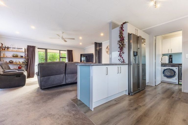 Photo of property in 23 Rosewood Place, Paraparaumu, 5032