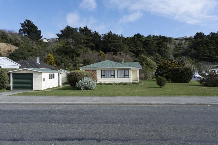 Photo of property in 4 Mclellan Street, Tawa, Wellington, 5028