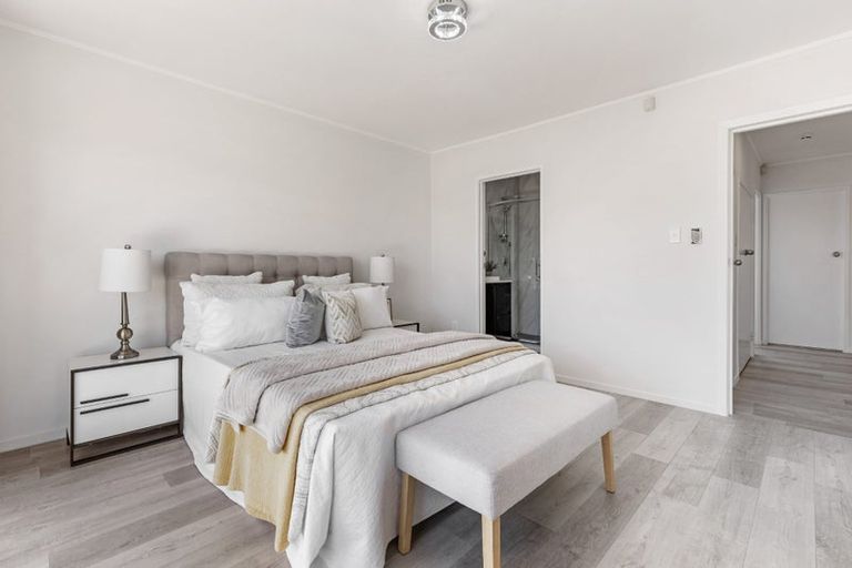 Photo of property in 1/100 Titirangi Road, New Lynn, Auckland, 0600