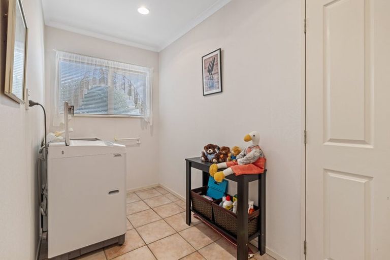 Photo of property in 5 Burleigh Place, Rototuna, Hamilton, 3210