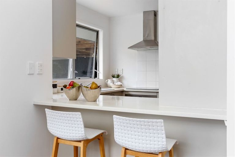 Photo of property in 2/21 Simon Ellice Drive, Bayview, Auckland, 0629