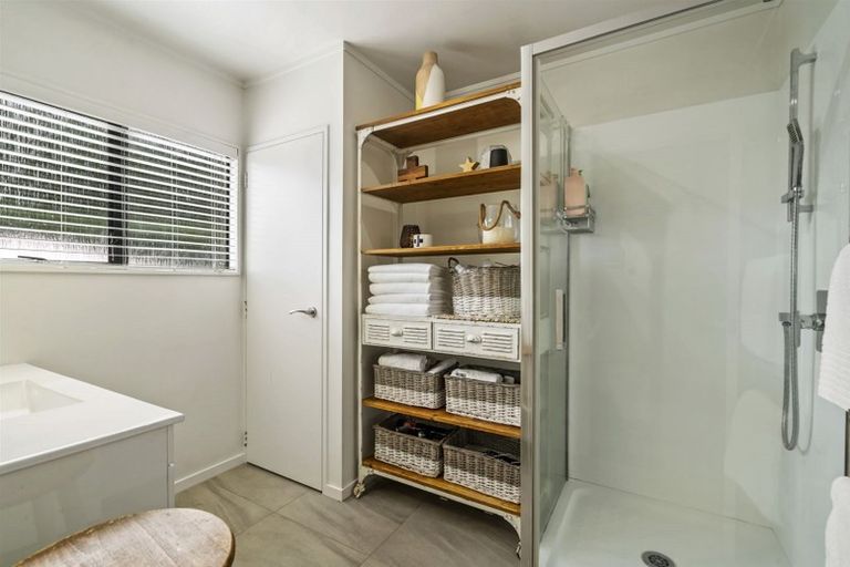 Photo of property in 2/70b Matipo Road, Mairangi Bay, Auckland, 0630