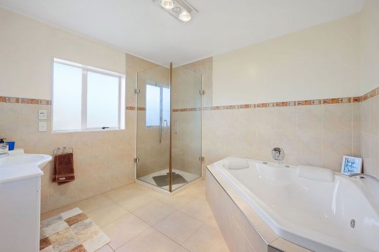 Photo of property in 1/242 Botany Road, Golflands, Auckland, 2013