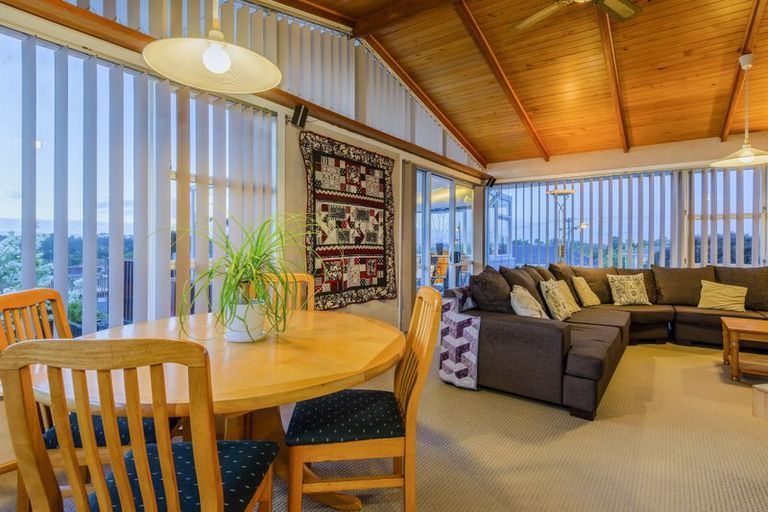 Photo of property in 10 Kay Drive, Blockhouse Bay, Auckland, 0600