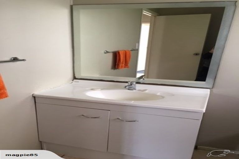 Photo of property in 10 Dakota Avenue, Beach Haven, Auckland, 0626