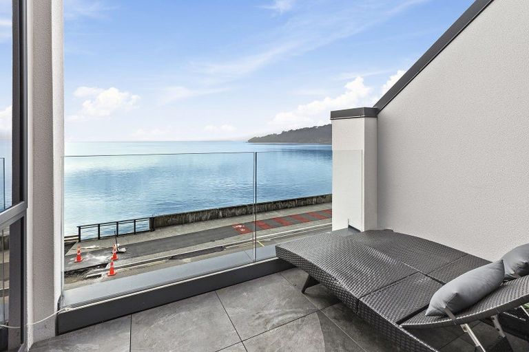 Photo of property in 2/148 Evans Bay Parade, Roseneath, Wellington, 6021