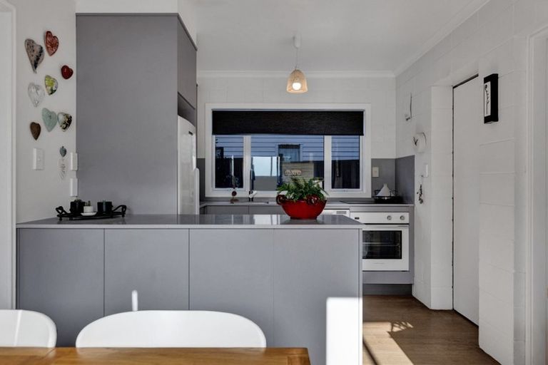 Photo of property in 2/30 Hamblyn Street, Strandon, New Plymouth, 4312