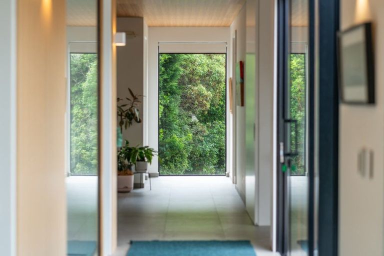 Photo of property in 17 Kim Street, Khandallah, Wellington, 6035