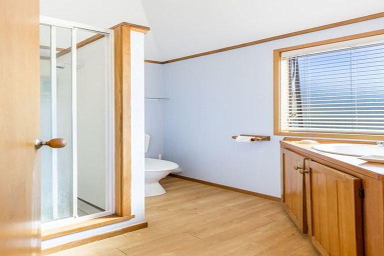 Photo of property in 2/16 Mahara Avenue, Birkenhead, Auckland, 0626