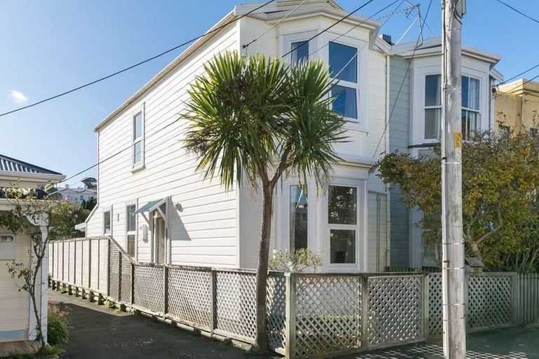 Photo of property in 23 Queen Street, Mount Victoria, Wellington, 6011