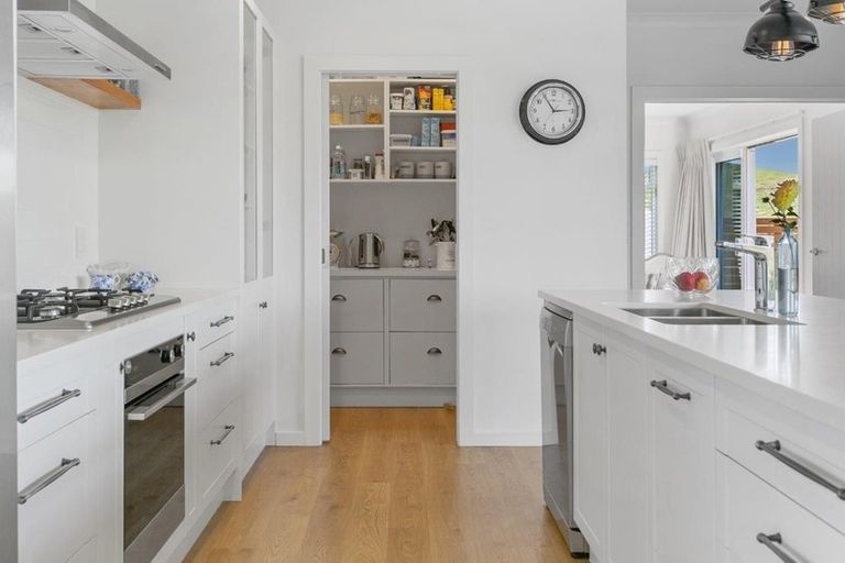 Photo of property in 98 Loch Views Road, Acacia Bay, Taupo, 3385