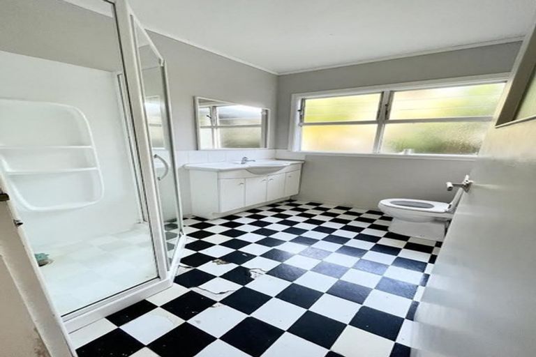 Photo of property in 19 Golf Road, New Lynn, Auckland, 0600