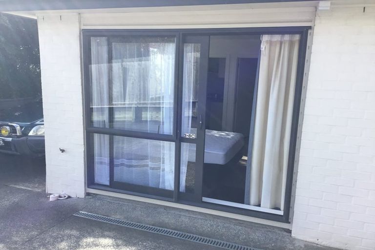 Photo of property in 8c Schnapper Rock Road, Schnapper Rock, Auckland, 0632