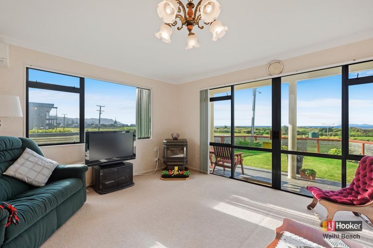 Photo of property in 142 Seaforth Road, Waihi Beach, 3611