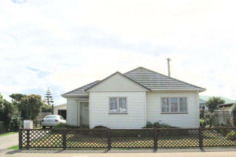 Photo of property in 6 Wayside, Miramar, Wellington, 6022