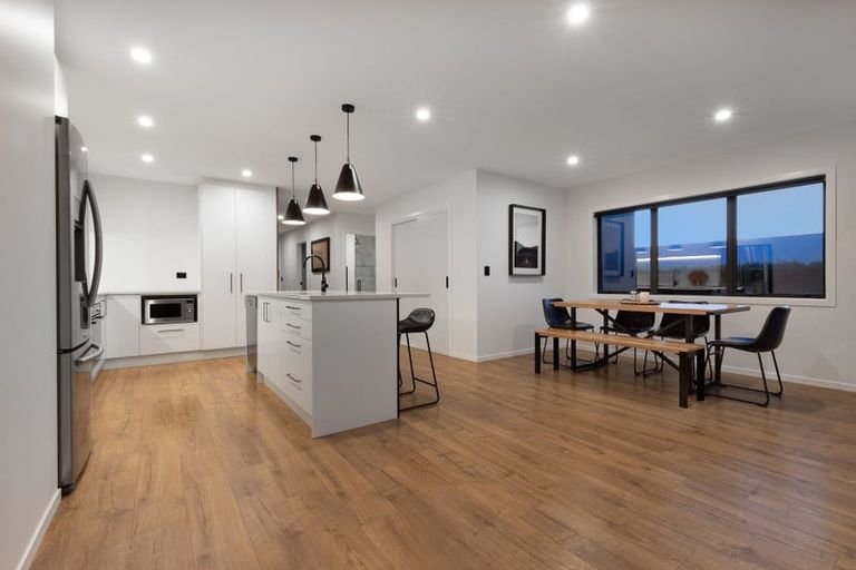 Photo of property in 10 Karearea Avenue, Waikanae, 5036