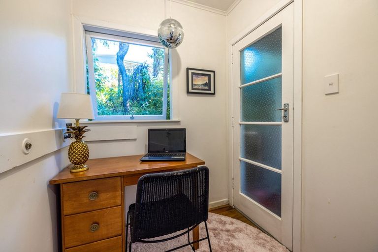 Photo of property in 116 Queens Drive, Oneroa, Waiheke Island, 1081