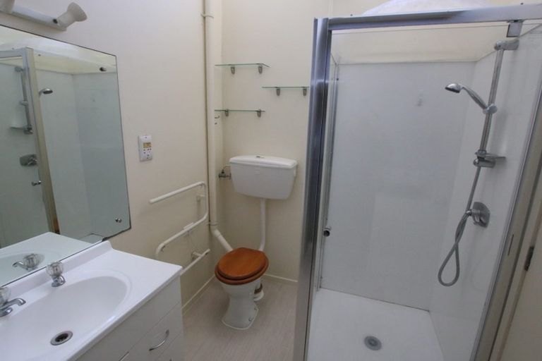 Photo of property in 1a Dolbear Street, Titirangi, Auckland, 0604