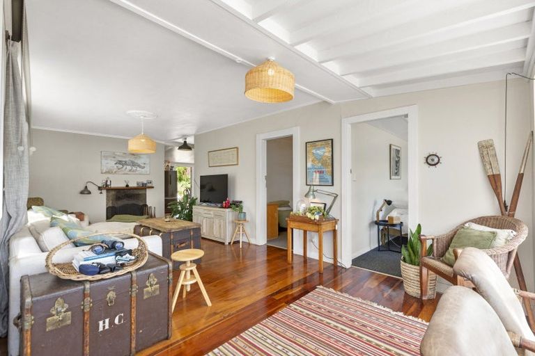 Photo of property in 77 Wallis Street, Raglan, 3225