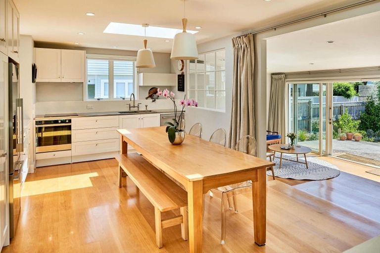 Photo of property in 386 Muritai Road, Eastbourne, Lower Hutt, 5013