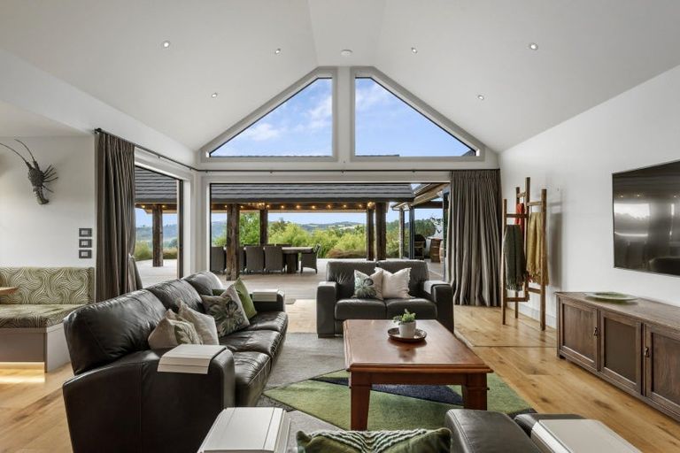 Photo of property in 255 Clifton Road, Whitford, Howick, 2571