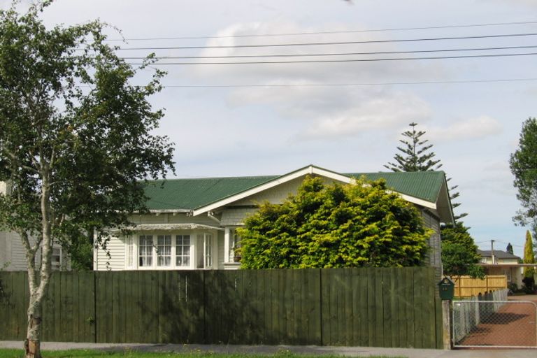 Photo of property in 39 Wairau Avenue, Avondale, Auckland, 1026