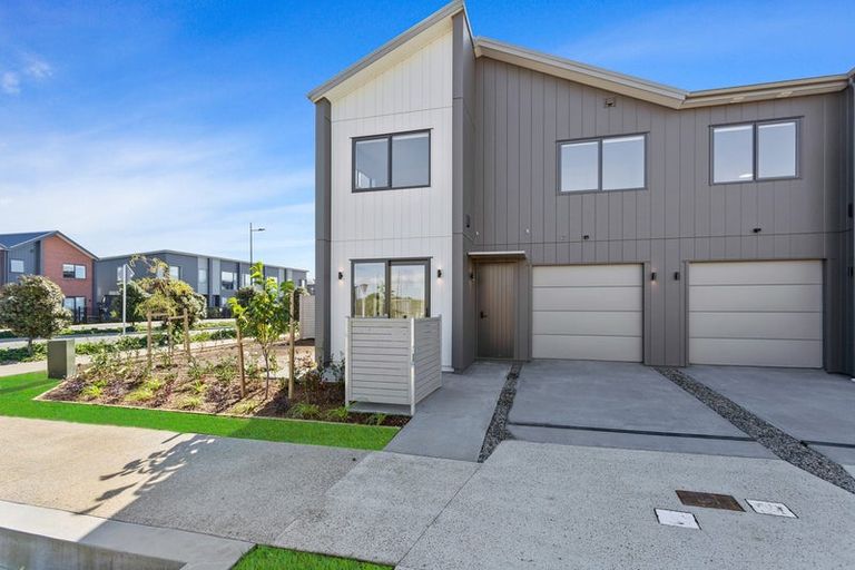 Photo of property in 36 Viridian Avenue, Rosehill, Papakura, 2113