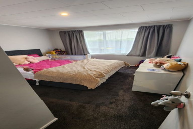 Photo of property in 2/80 Airlie Road, Plimmerton, Porirua, 5026